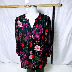Violet + Claire ~ Women's Floral Split Neck ~ 3/4 Sleeve ~ Black/Red/Pink Size M